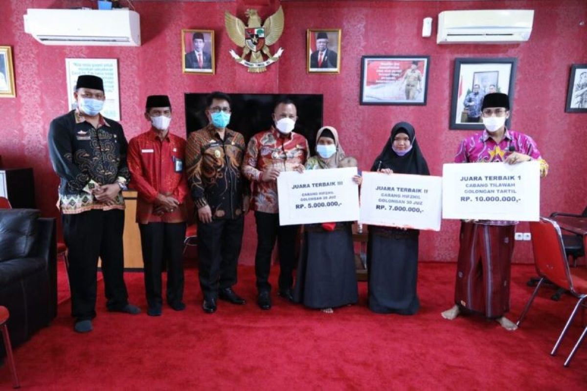 Bupati Lampung Selatan beri tali asih juara terbaik MTQ tingkat provinsi