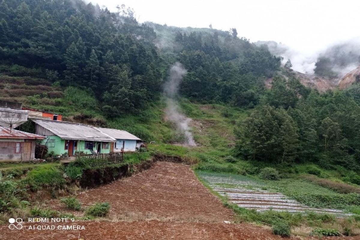 Pemkab tawarkan relokasi 10 keluarga di sekitar kawah Gunung Sipandu