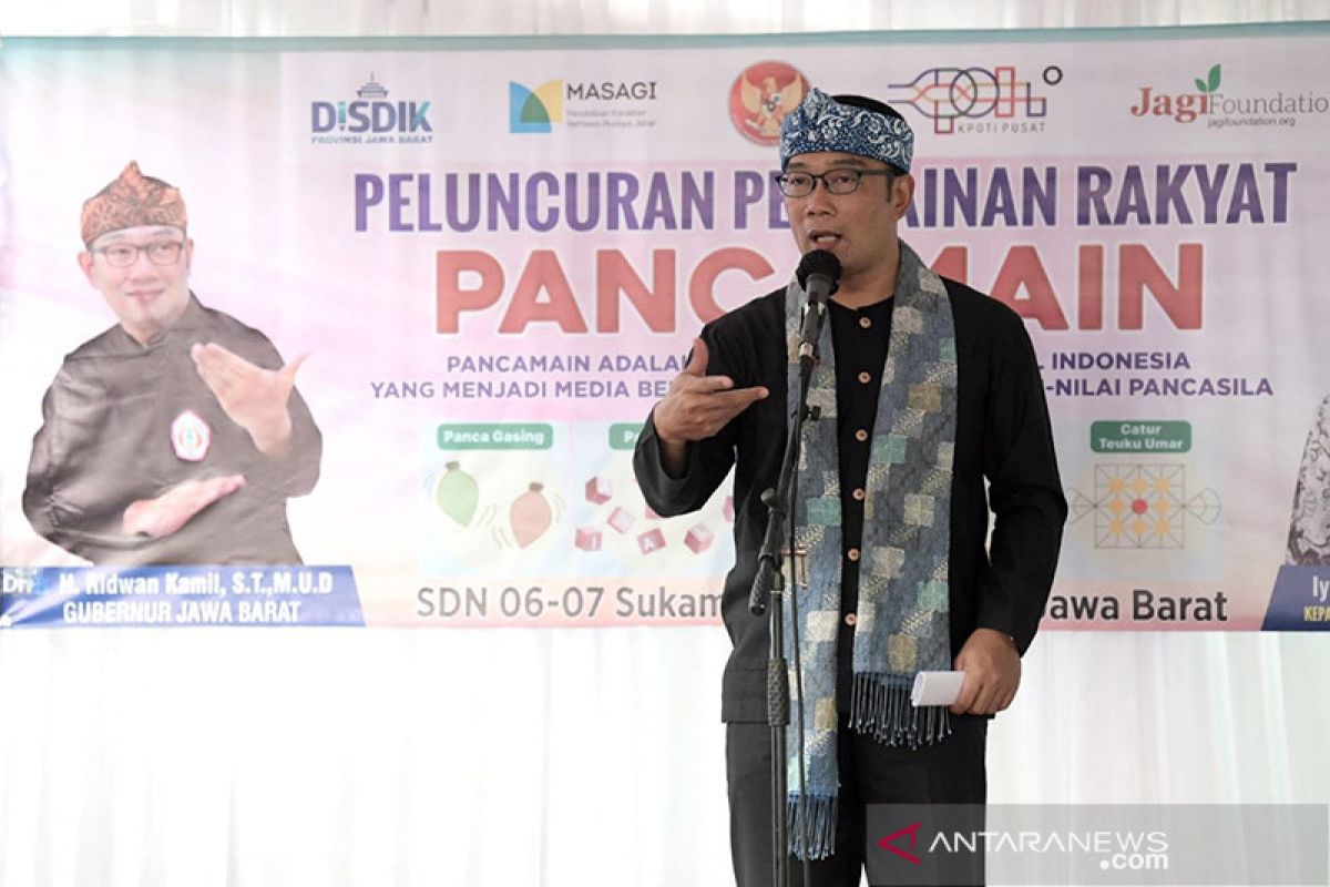 Ridwan Kamil lepas 19 KK transmigrasi ke Kalimantan