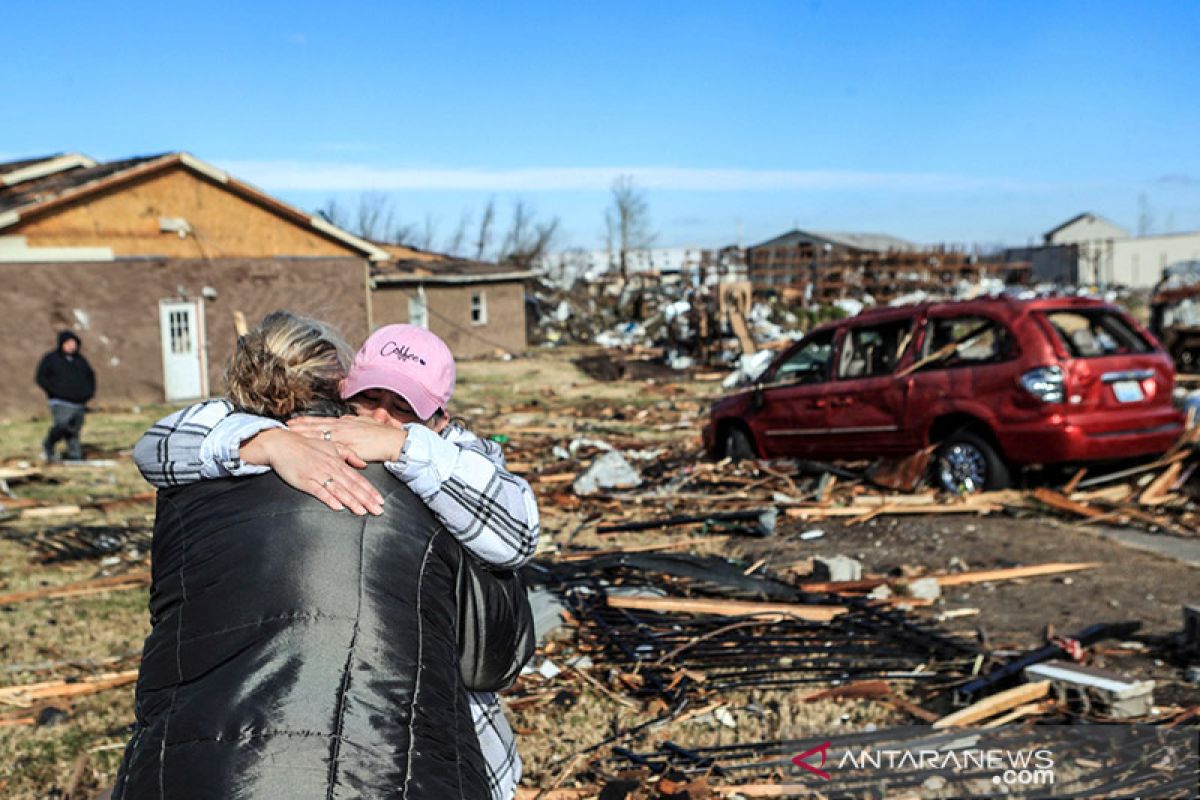 Delapan tewas, delapan hilang akibat tornado di Kentucky, AS