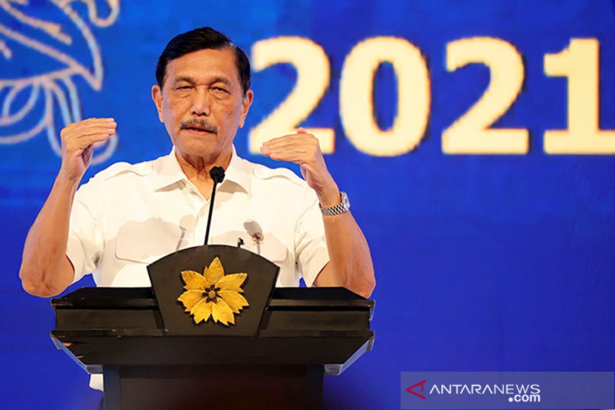 Luhut ungkap satu kasus Omicron lolos karena pergi dengan keluarga