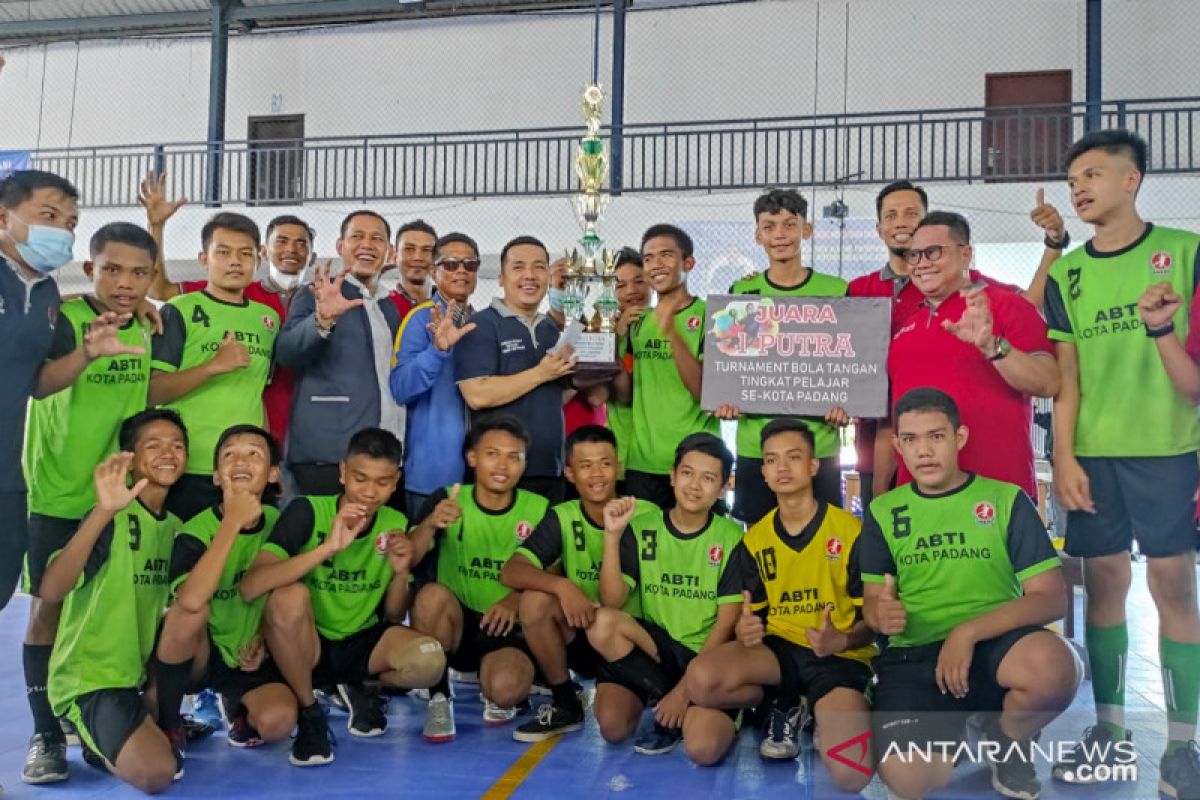 SMP 27 dan SMP 32 juarai turnamen bola tangan antar pelajar ABTI Padang