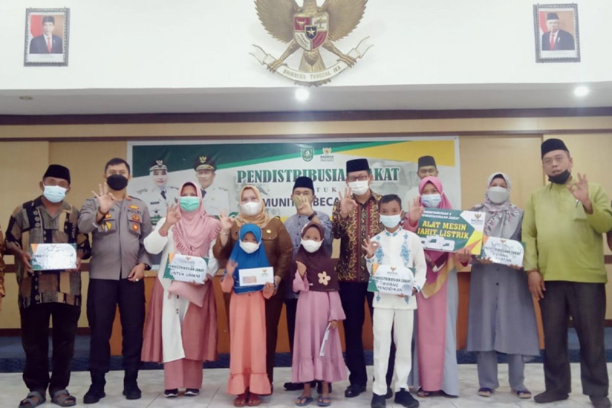 Bazsnas Bengkalis distribusikan zakat konsumtif ke 100 tukang bentor