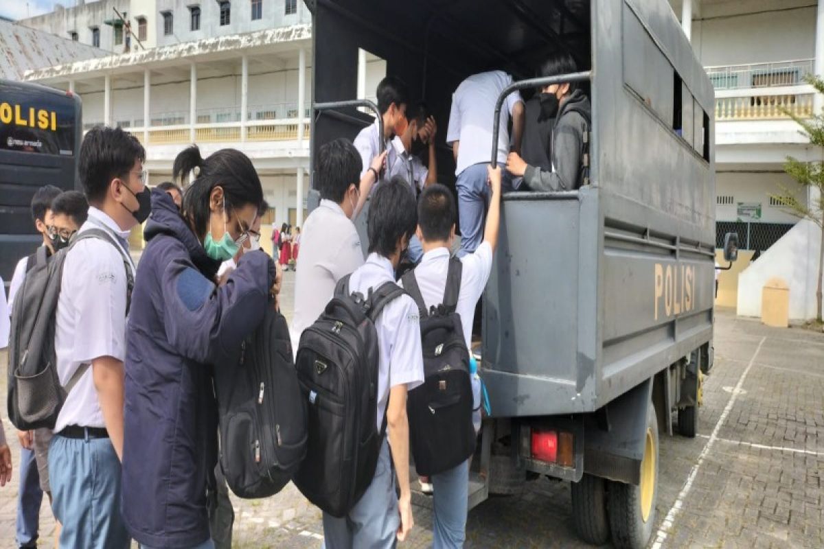 Kejar target, Polres jemput pelajar SMA vaksinasi