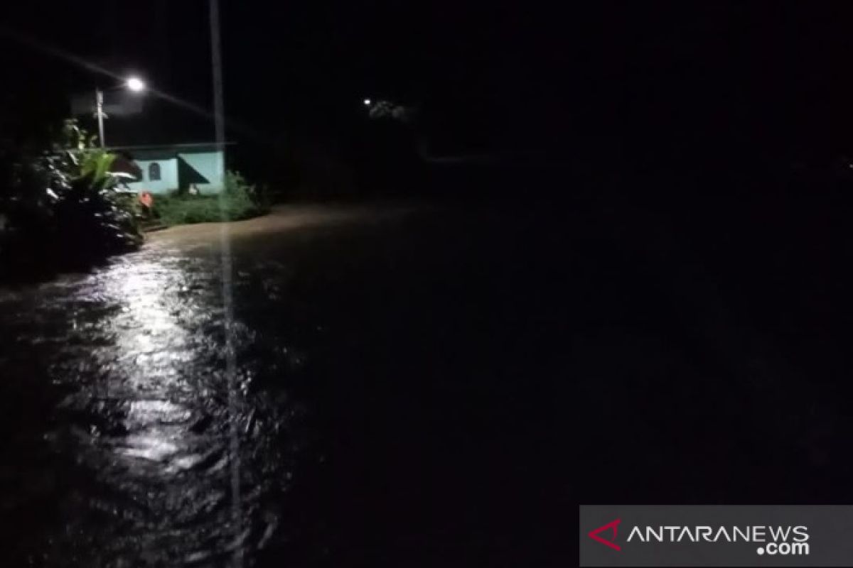 Pemkab Tapsel imbau warganya waspadai banjir Padang Sidempuan