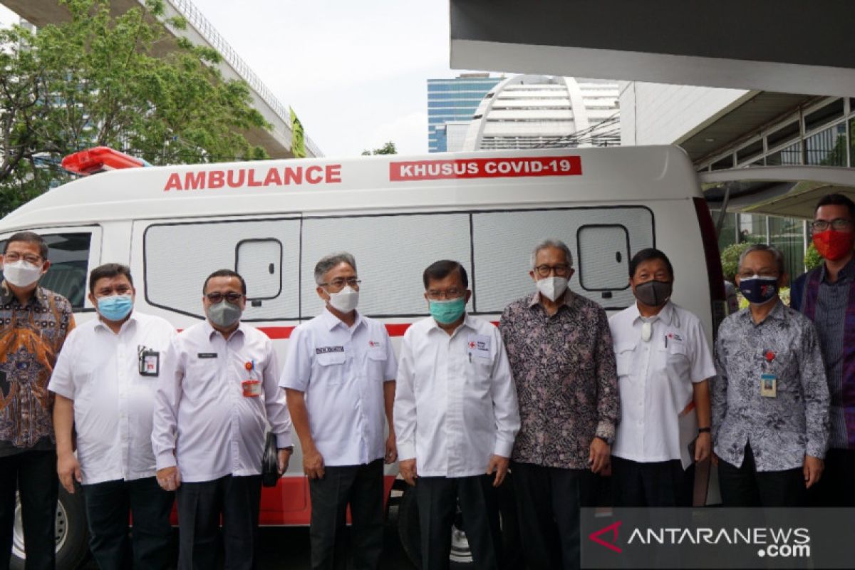 PMI terima donasi dua unit ambulans khusus  COVID-19 dari Gajah Tunggal