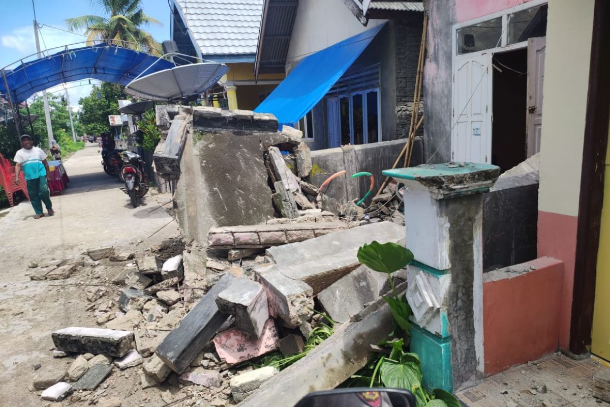 230 rumah rusak berat pascagempa di Laut Flores