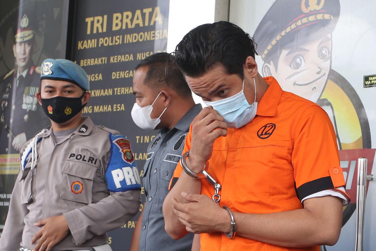 Artis Rizky Nazar ditangkap Polisi karena gunakan ganja