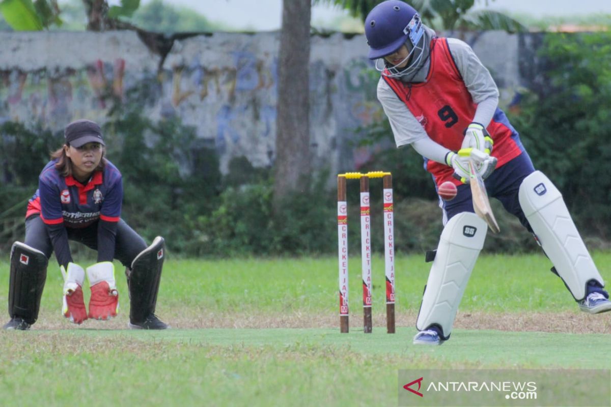 Tim putri Situbondo juara III Kejurprov Cricket 2021