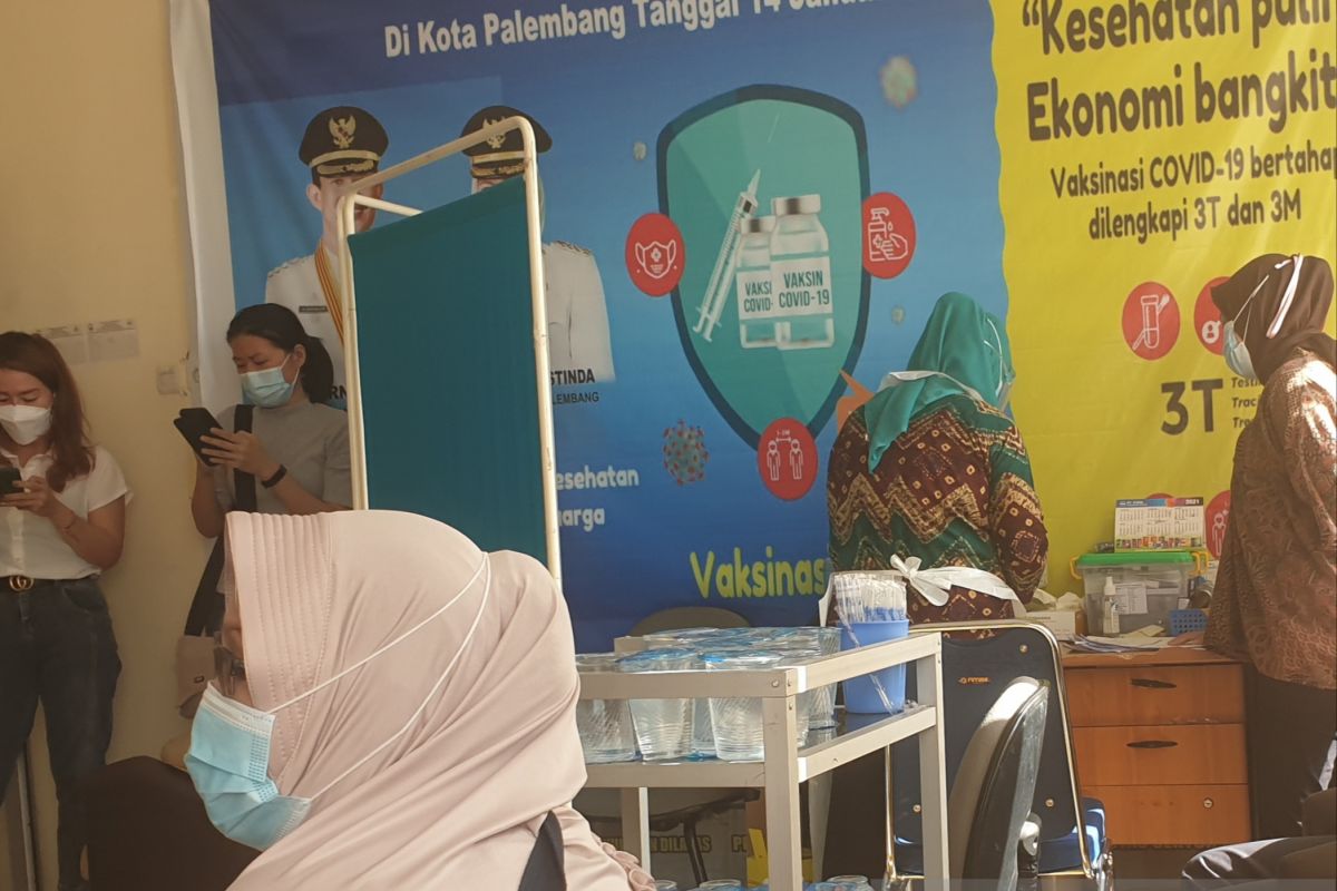 Dinkes Palembang datangi rumah lansia  vaksinasi COVID-19