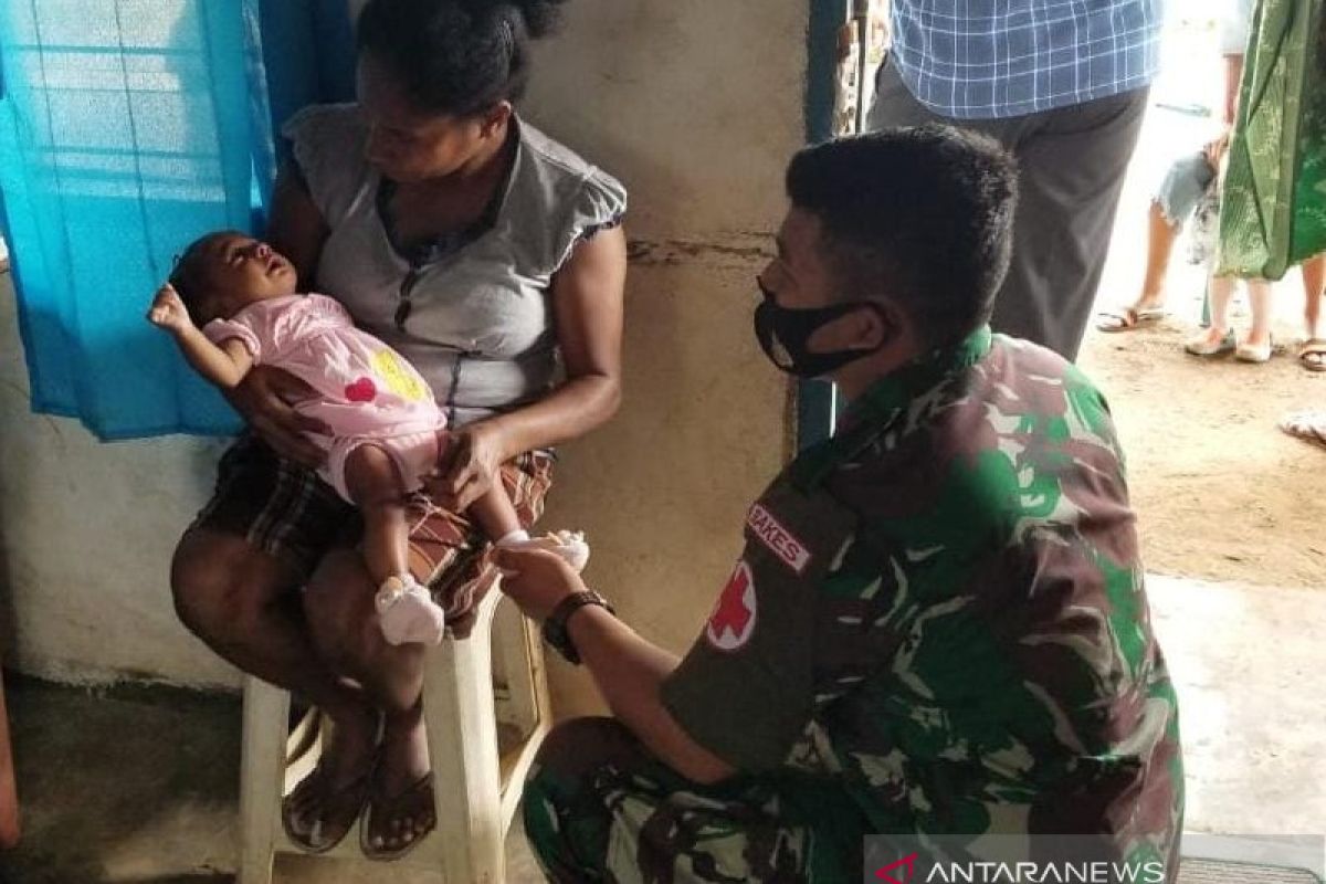 Satgas TNI Yonif 123 layani kesehatan anak balita di Merauke Papua