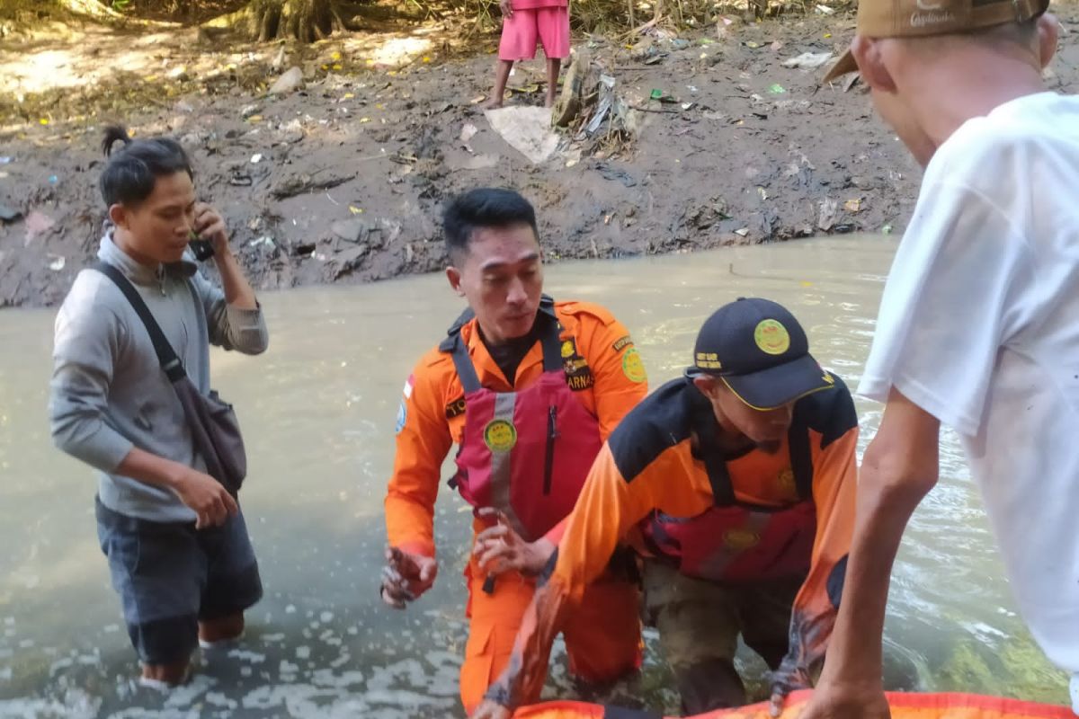 Tim SAR menemukan mayat balita terseret arus sungai di Lombok Timur