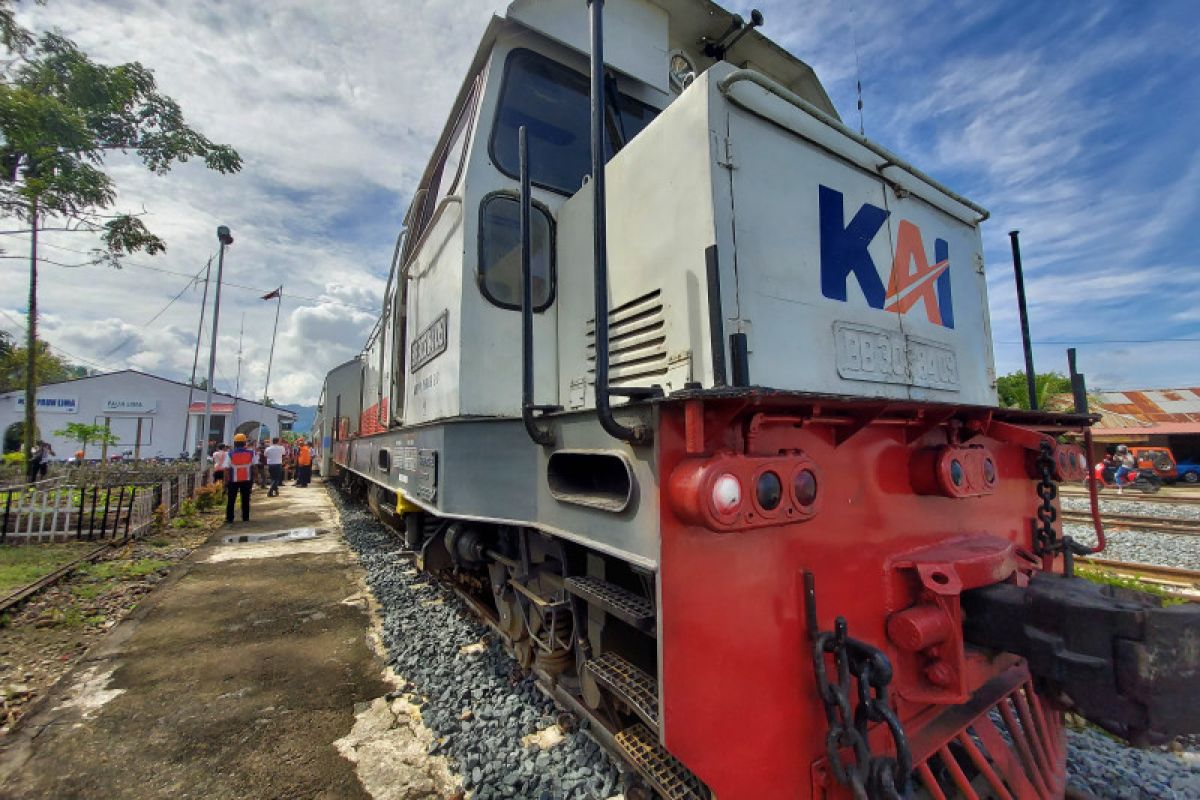 KAI uji coba jalur kereta penumpang Stasiun Padang-Pauh Lima