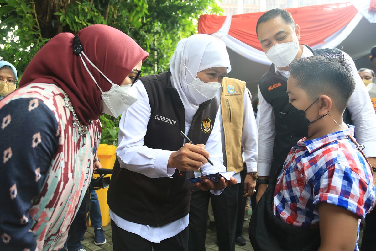Gubernur Khofifah sebut Surabaya jadi lokomotif percepatan vaksinasi anak