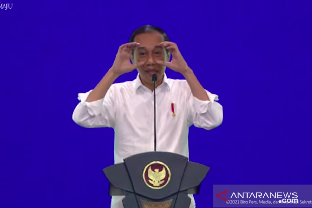 Jokowi lauds SOE Minister for Merah Putih Fund