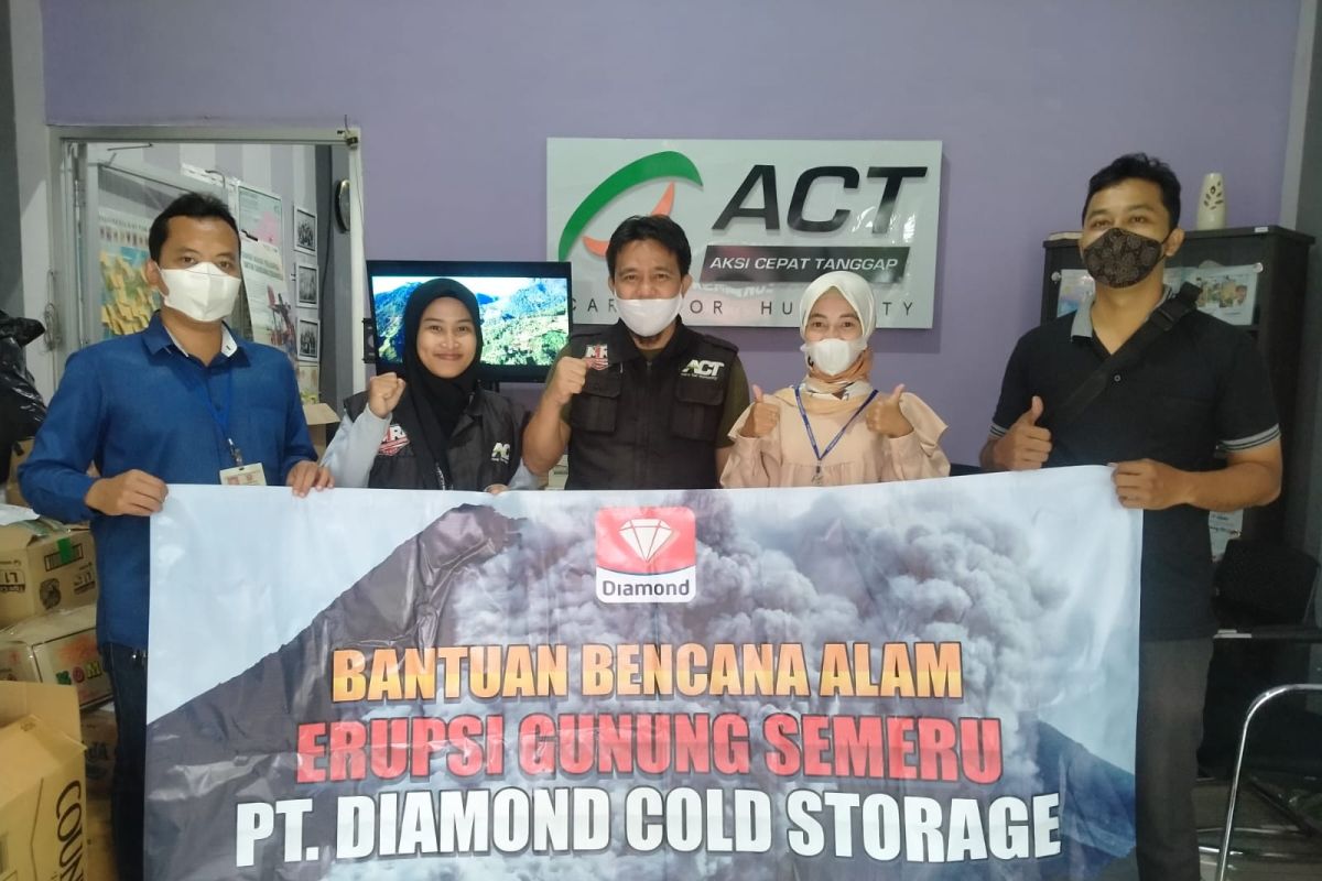 Diamond beri bantuan susu kepada korban erupsi Semeru