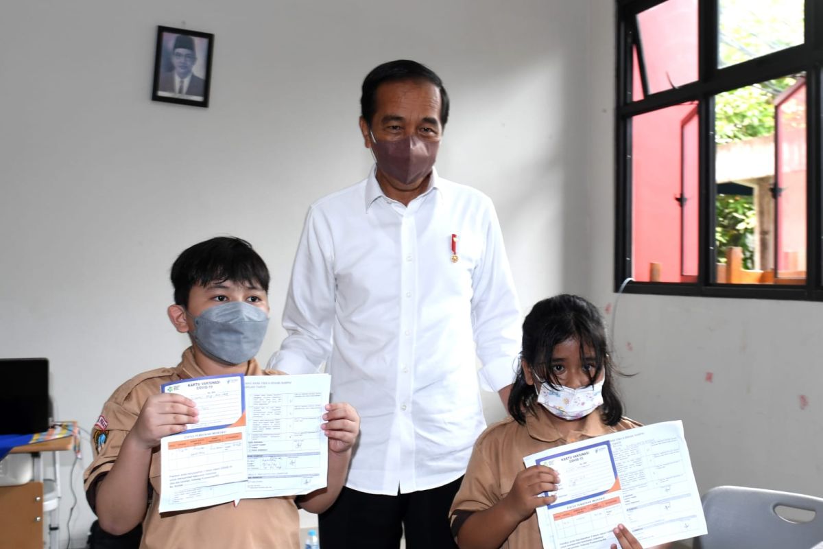 Presiden Jokowi tinjau vaksinasi anak usia 6-11 tahun di DKI Jakarta