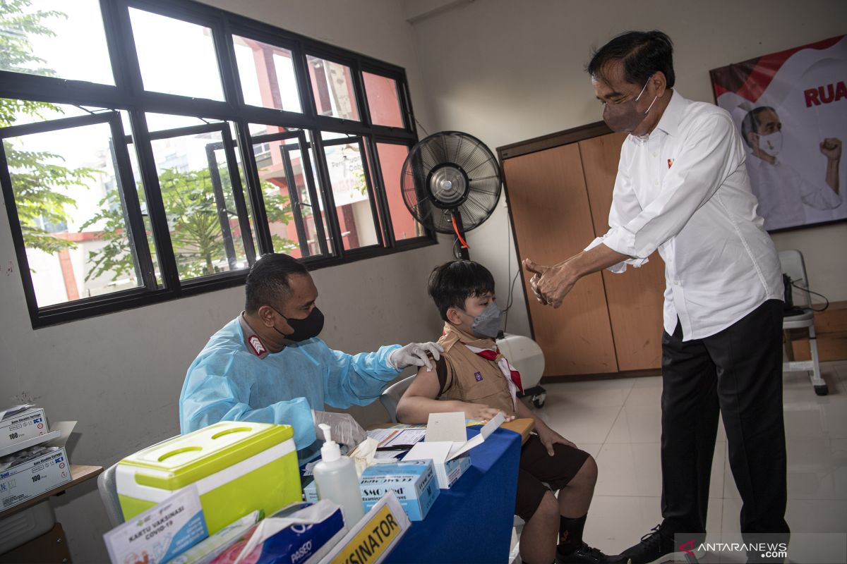 Presiden Jokowi tinjau vaksinasi anak usia 6-11 tahun di DKI Jakarta