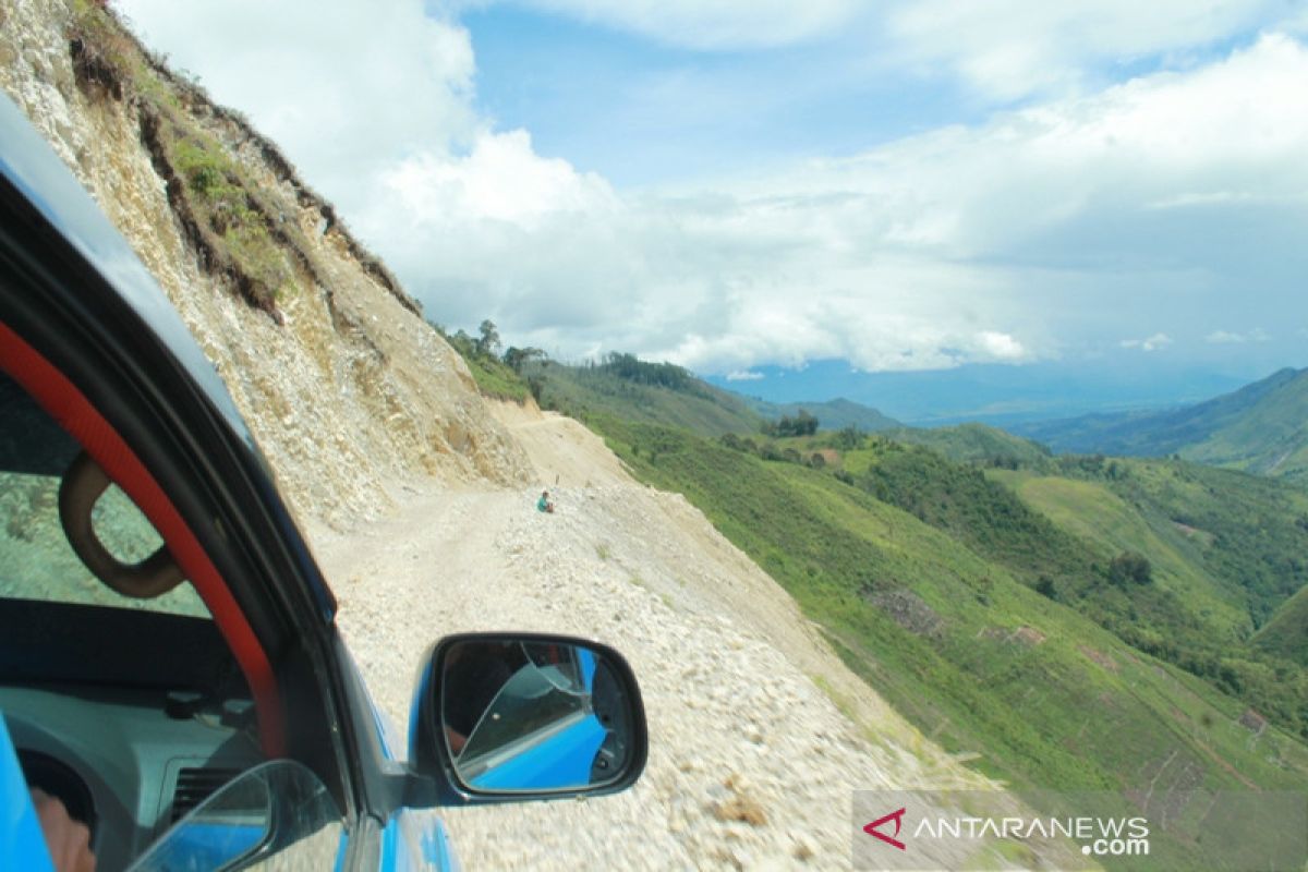 Pemkab Jayawijaya Papua aspal jalan tiga distrik