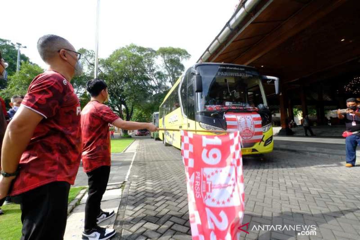 Uji coba penonton Liga 2, Gibran berangkatkan 100 suporter Persis Solo ke Bogor