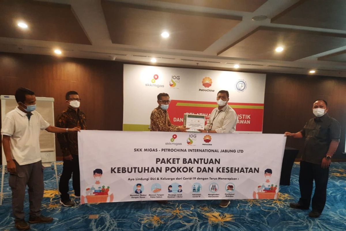 SKK Migas dan PetroChina salurkan bantuan sembako untuk anggota FJM