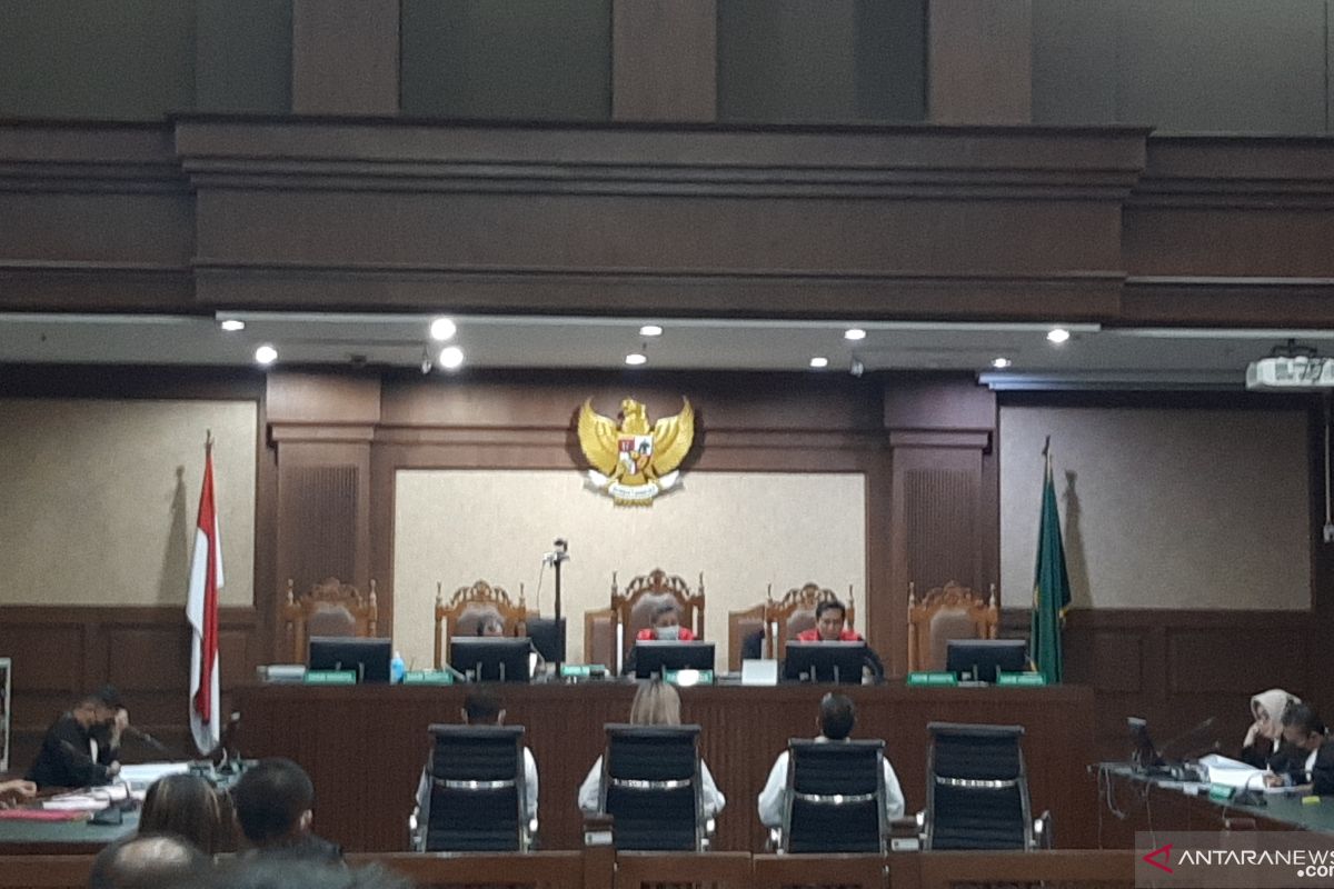 Nia Ramadhani menangis saat cerita tanggapan anaknya soal dirinya pakai sabu