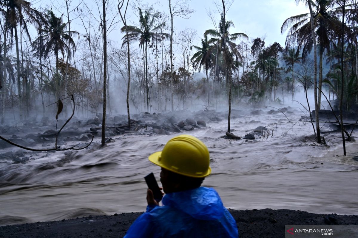 Badan Geologi naikkan status Semeru menjadi Siaga level 3