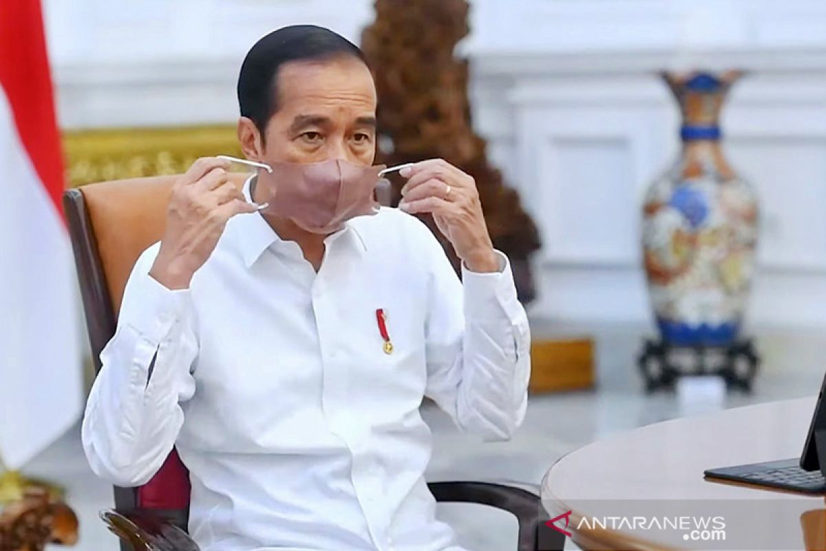 Jokowi minta pejabat tahan diri tak pergi keluar negeri