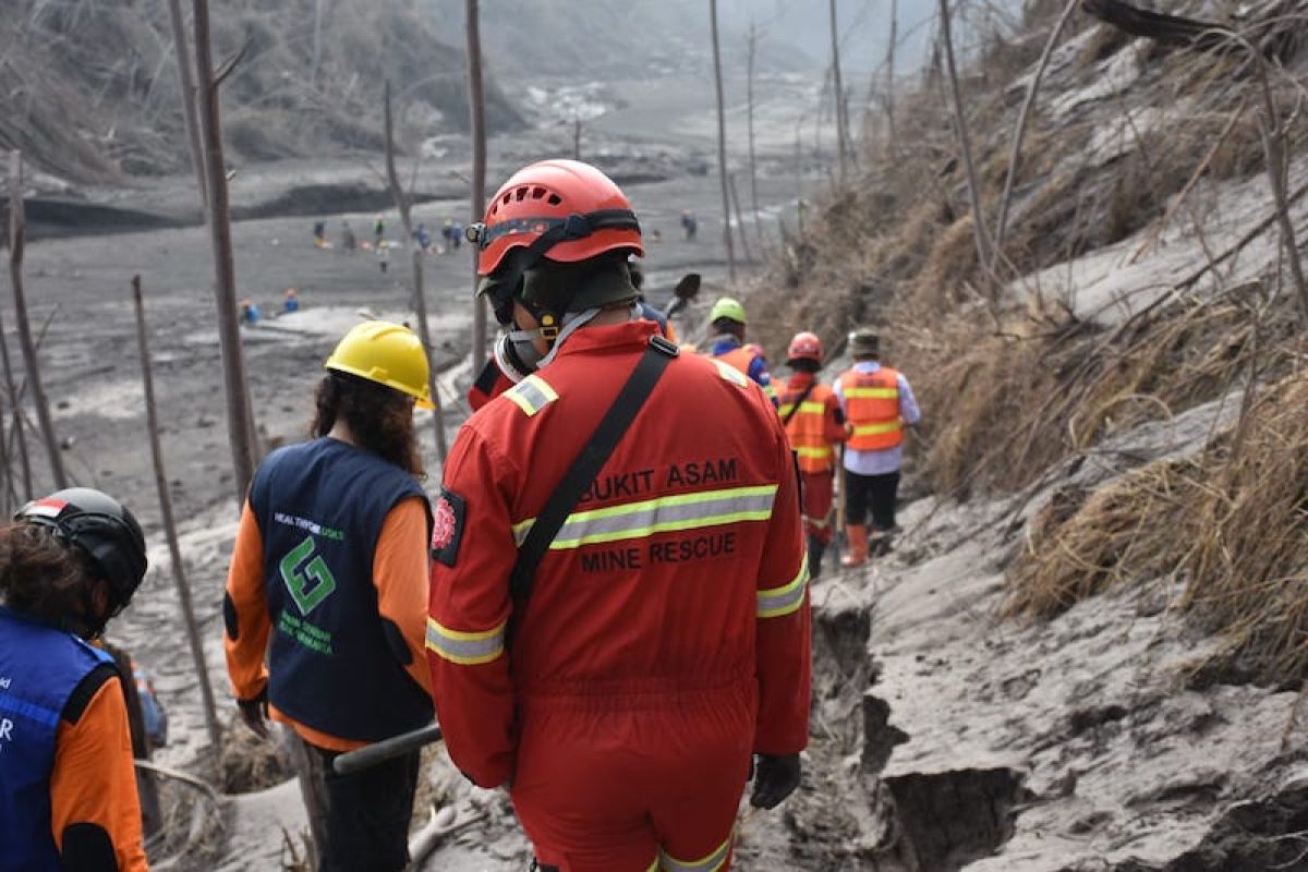 Tim ERG Bukit Asam bantu korban erupsi Semeru