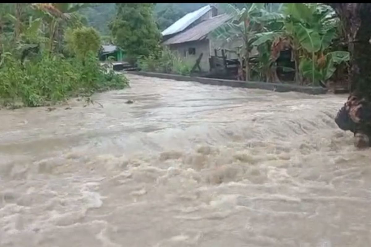 Warga korban banjir minta perhatian Pemkab Kepulauan Sula, bagaimana penanganannya?