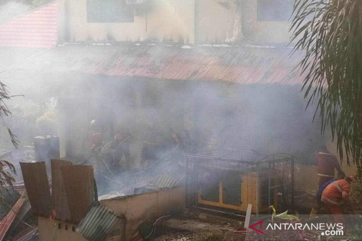 Gedung Sekretariat DPRD Kota Bengkulu terbakar