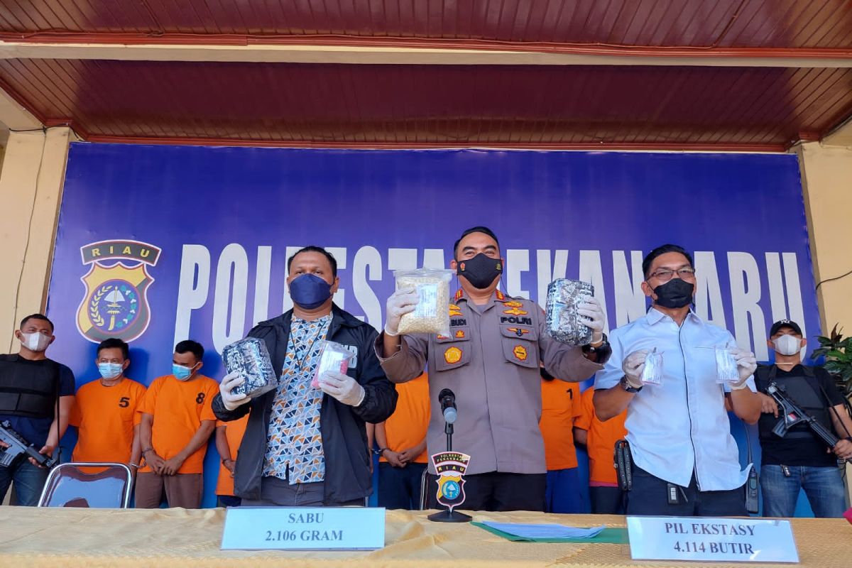 Polisi Pekanbaru gagalkan pengiriman 2,1 kg sabu ke Jambi