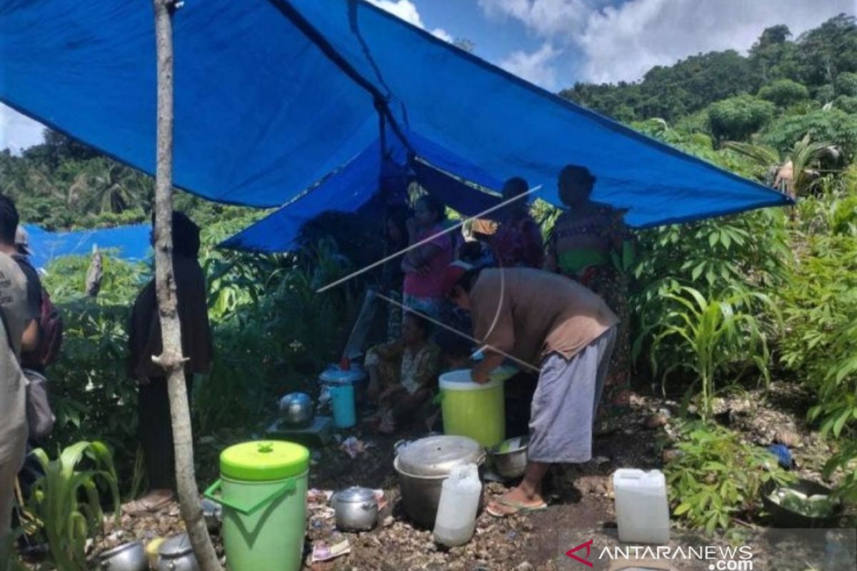 Korban dampak gempa NTT di Selayar bertahan di pengungsian