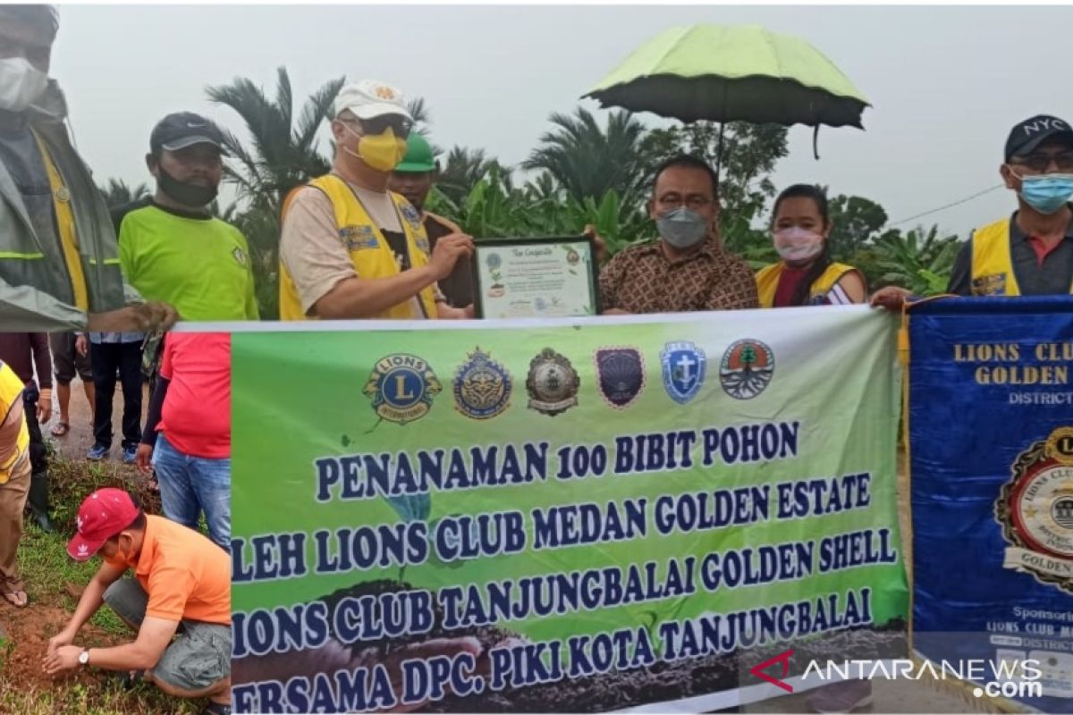 Lions Club tanam 100 bibit pohon di Tanjungbalai