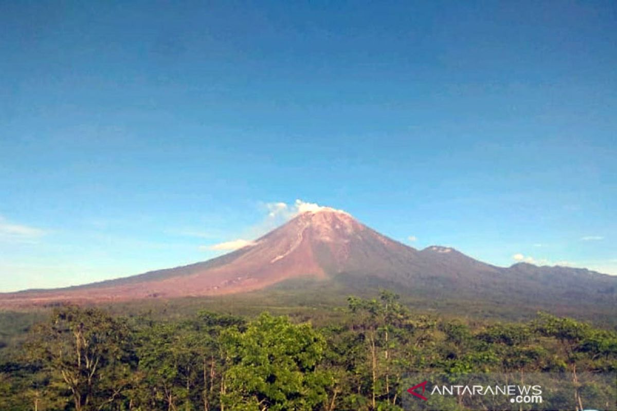 Gunung Semeru kembali luncurkan awan panas guguran 4,5 km