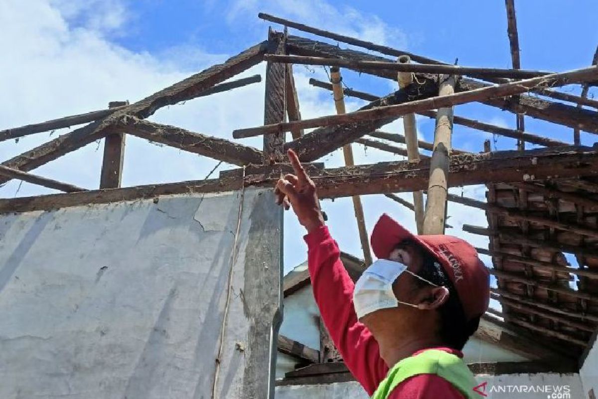 BPBD Jatim mendata dampak gempa bumi di Jember