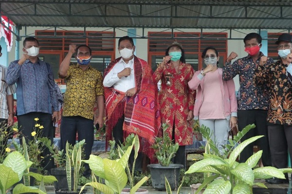 Lantik pengurus PGRI cabang Lae Parira, Bupati minta para guru lebih kreatif