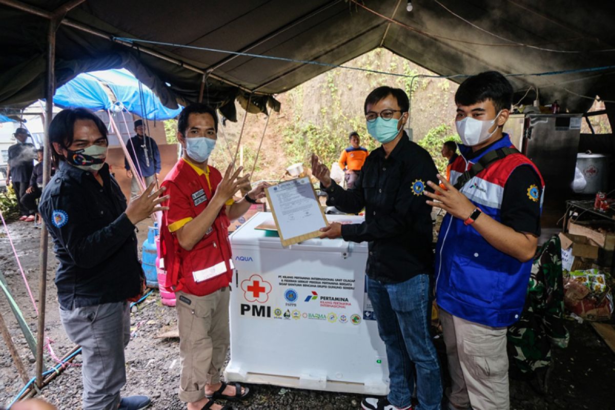 PT KPI RU IV Cilacap salurkan "freezer" untuk dapur umum wilayah terdampak erupsi Semeru