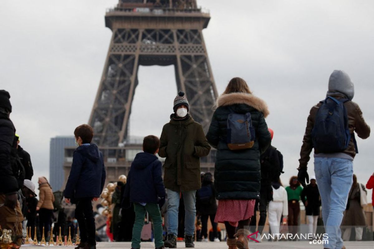 Tinggi Menara Eiffel bertambah enam meter