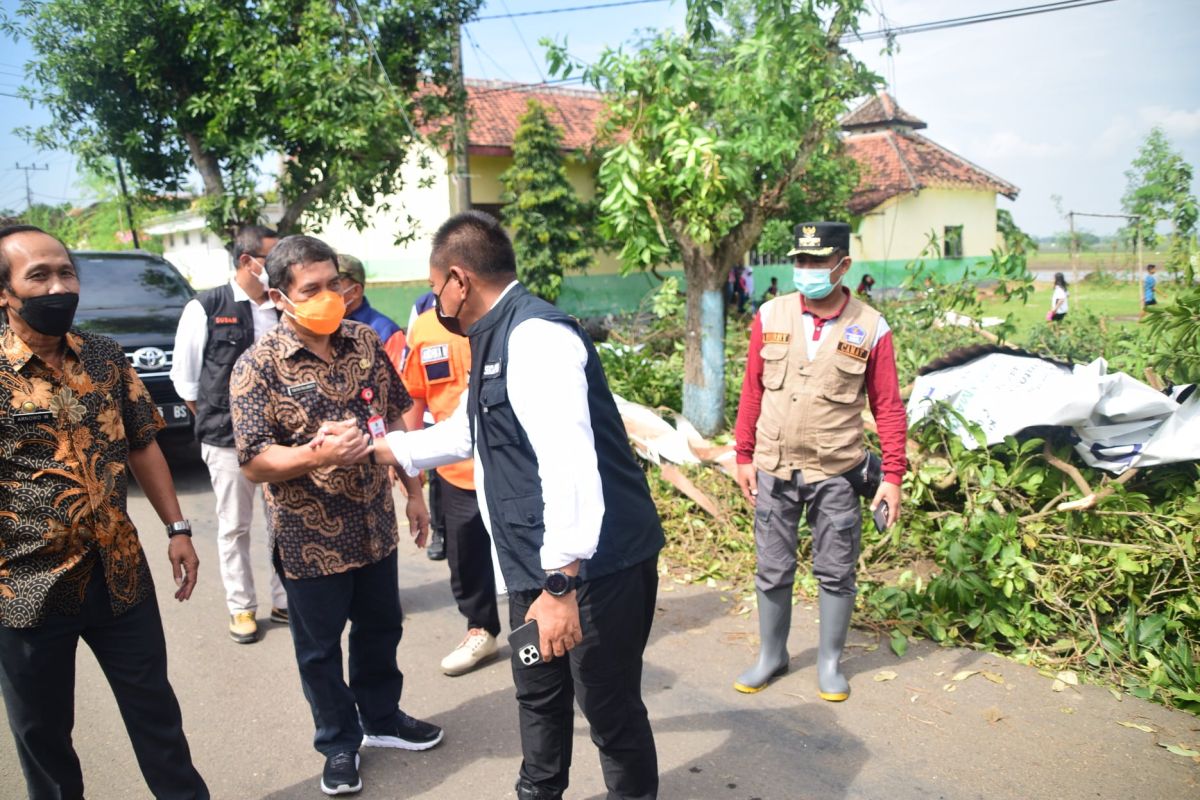 Lebih 500 rumah di Kabupaten Madiun rusak diterjang angin kencang