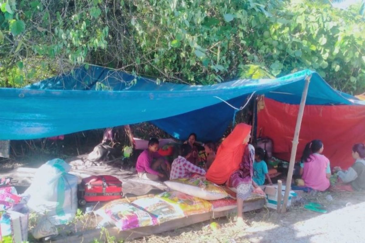 Korban dampak gempa NTT di Selayar masih bertahan di pengungsian
