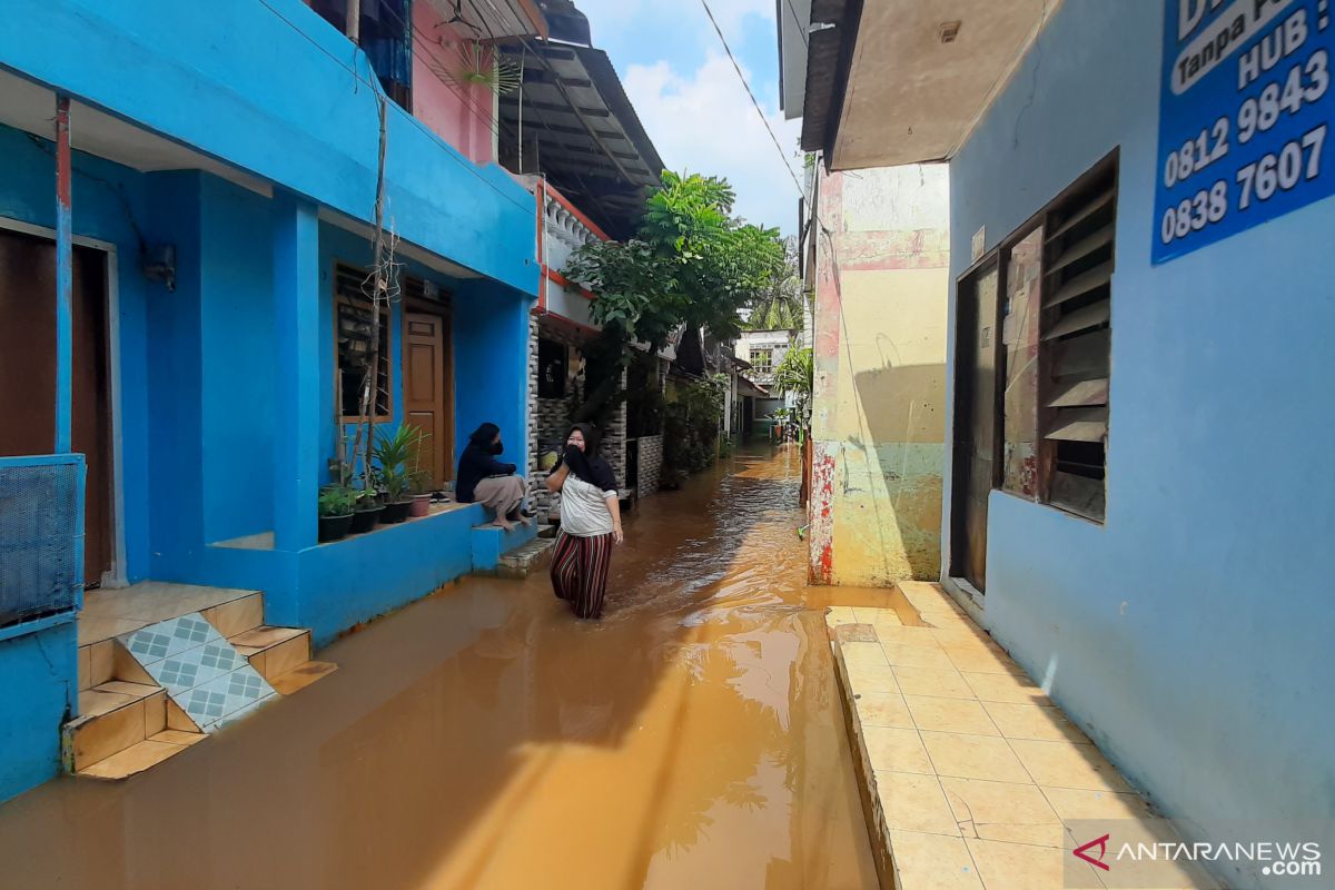 Kampung Baru Jaksel  banjir karena meluapnya air Kali Pesanggrahan