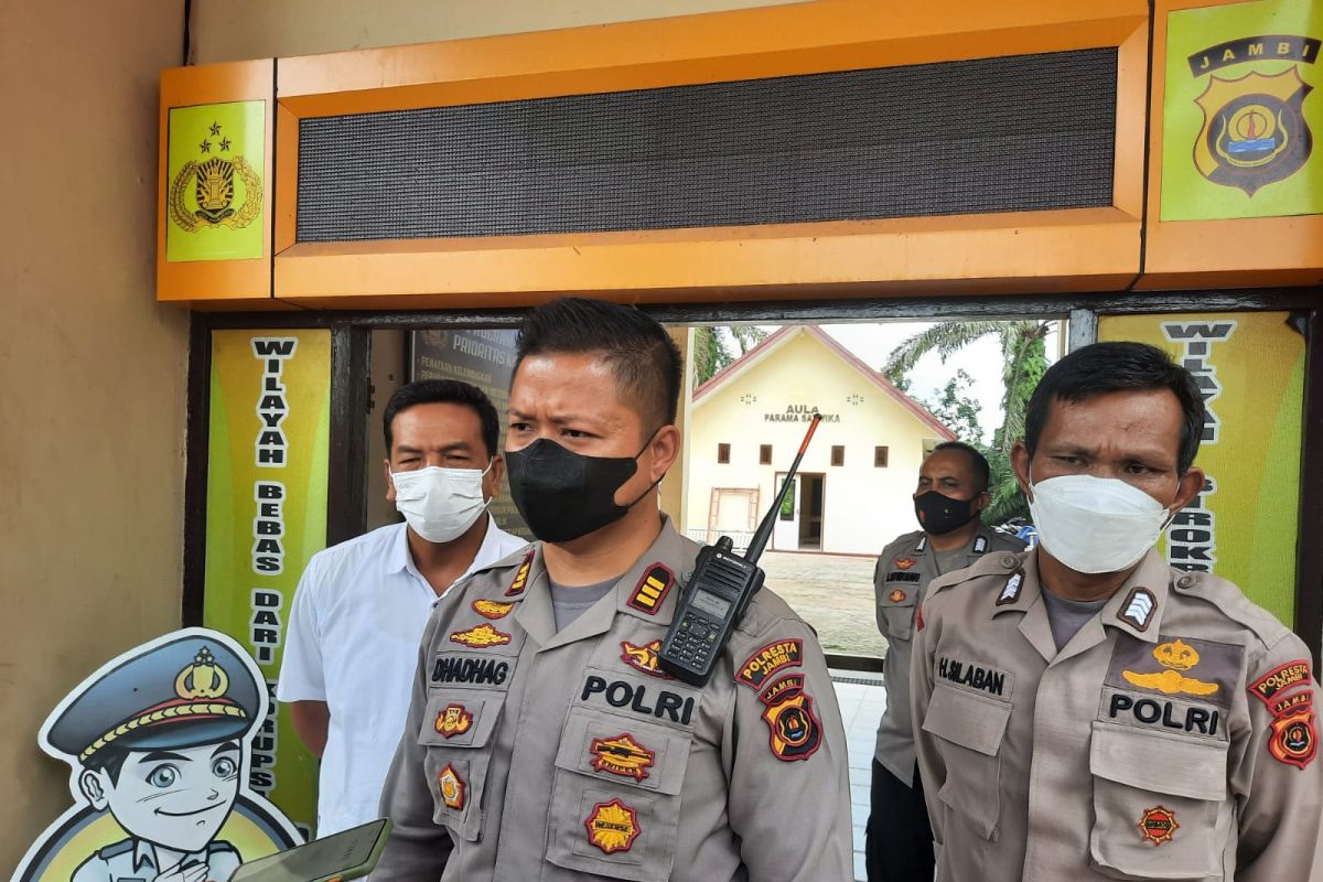 Polisi olah tempat kejadian perkara pencurian Indomart ditemukan darah