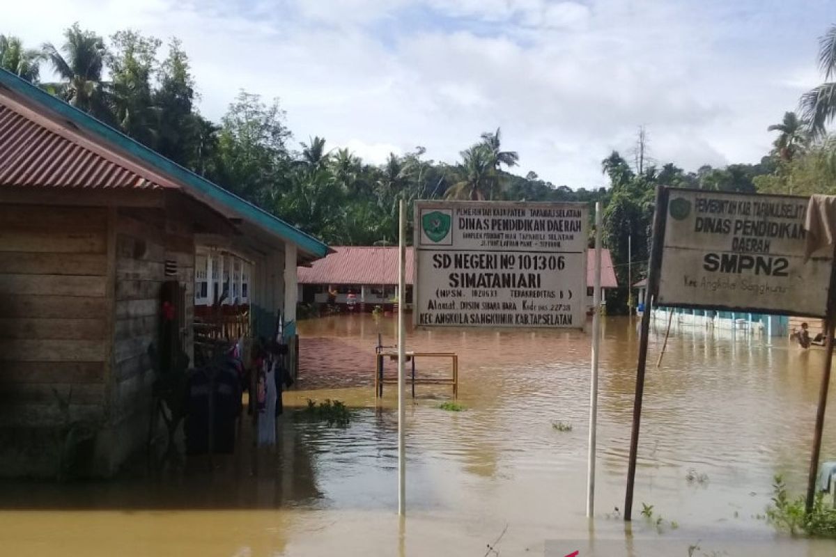Banjir yang merendam permukiman warga Sibara-bara Tapsel belum juga surut