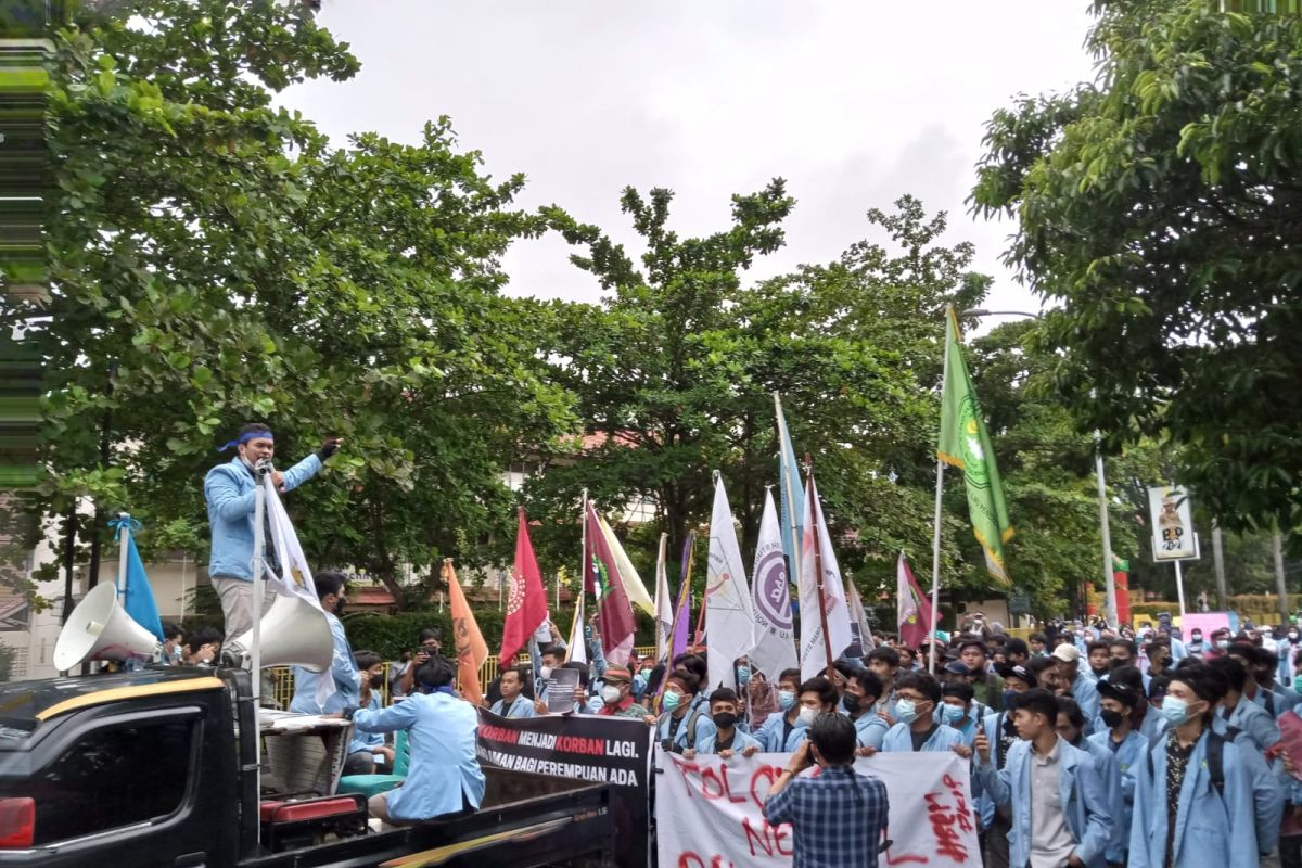 Mahasiswa Unri desak berkas Dekan tersangka pelecehan segera dilengkapi