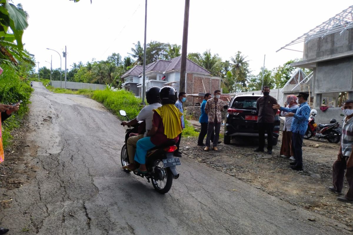Ketua DPRD Kulon Progo meminta Pemkab perbaiki Jalan Kasatrian Giripeni