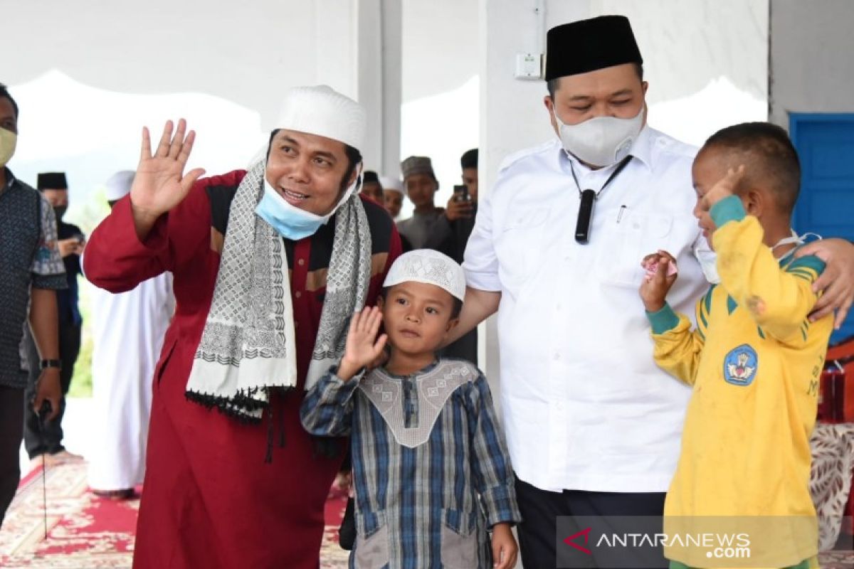 Alif, anak sebatangkara yang ditemukan di termimal itu akhirnya bertemu Bupati Tapsel