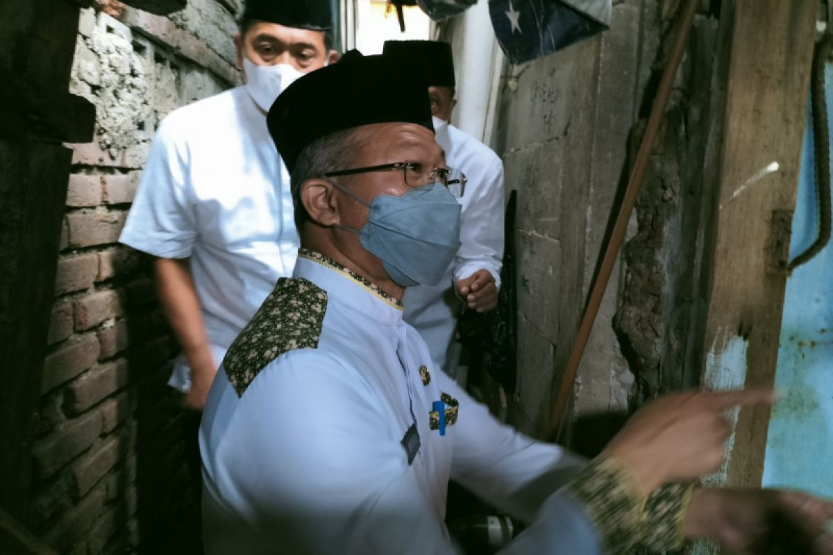 Pemkot Jakarta Barat bedah RTLH  ambruk di Grogol Petamburan