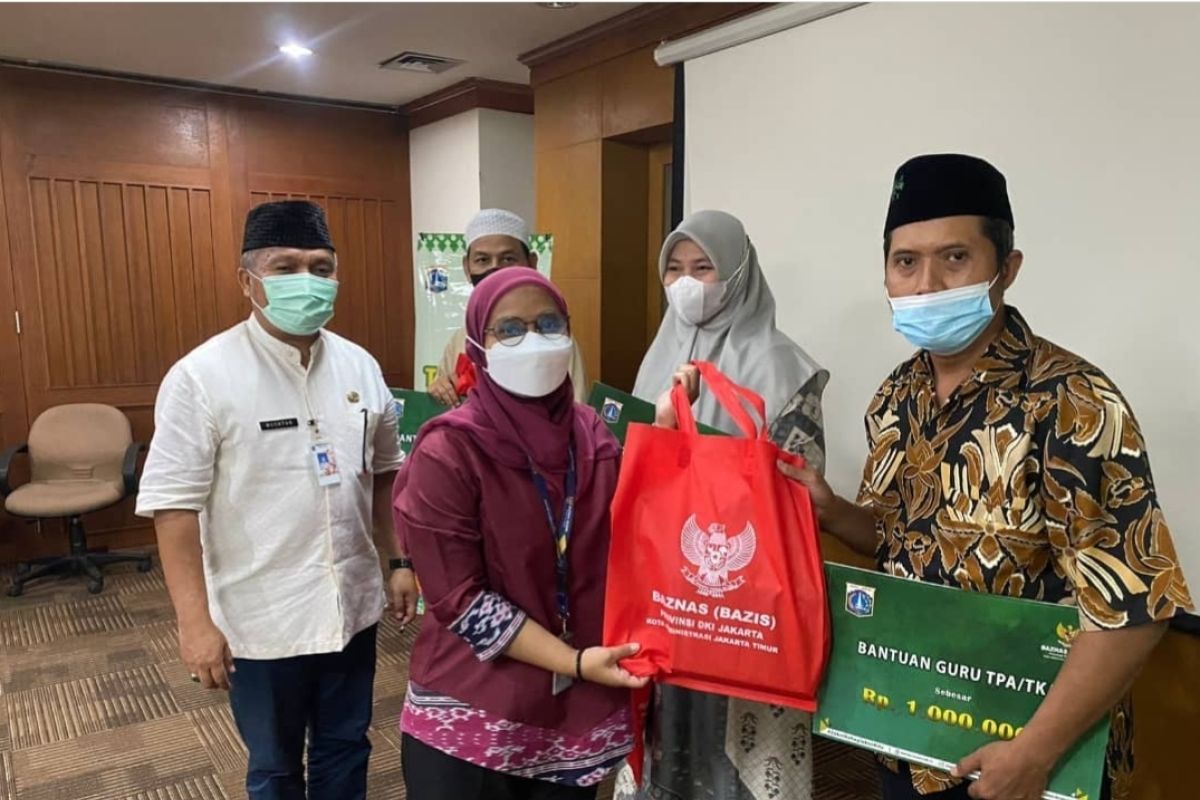 1.150 guru TPQ di Jakarta Timur terima bantuan Baznas Bazis