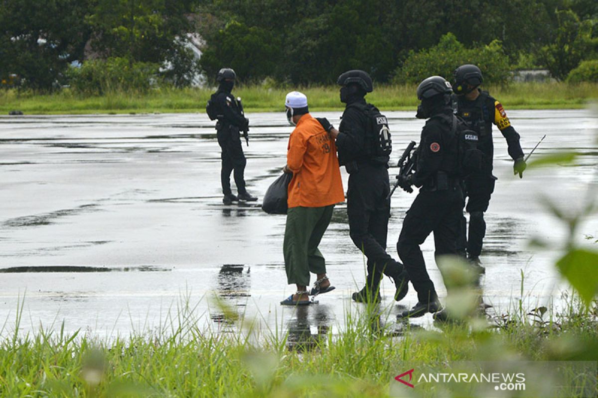 Densus tangkap 14 terduga teroris kemarin